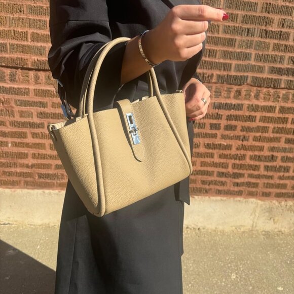 Neiman Marcus Light Taupe Twist Lock Leather Bag - Picture 2 of 4